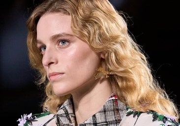 Hay un truco para cepillar el cabello mojado sin romperlo, y está en el cepillo